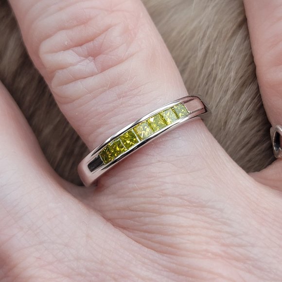 10K White Gold Yellow Diamond band - Picture 1 of 6